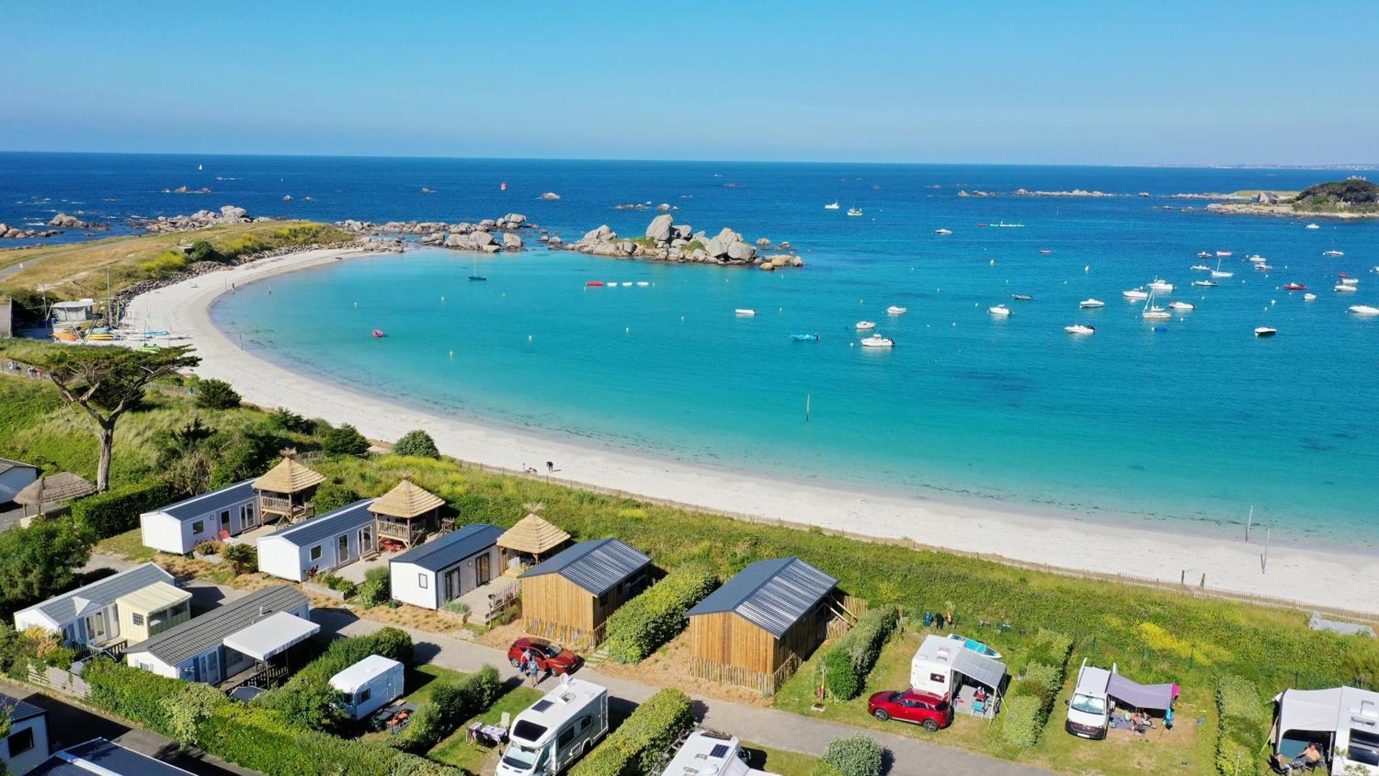 Camping De La Cote Des Legendes บรินโญก็อง-ปลาจ ภายนอก รูปภาพ