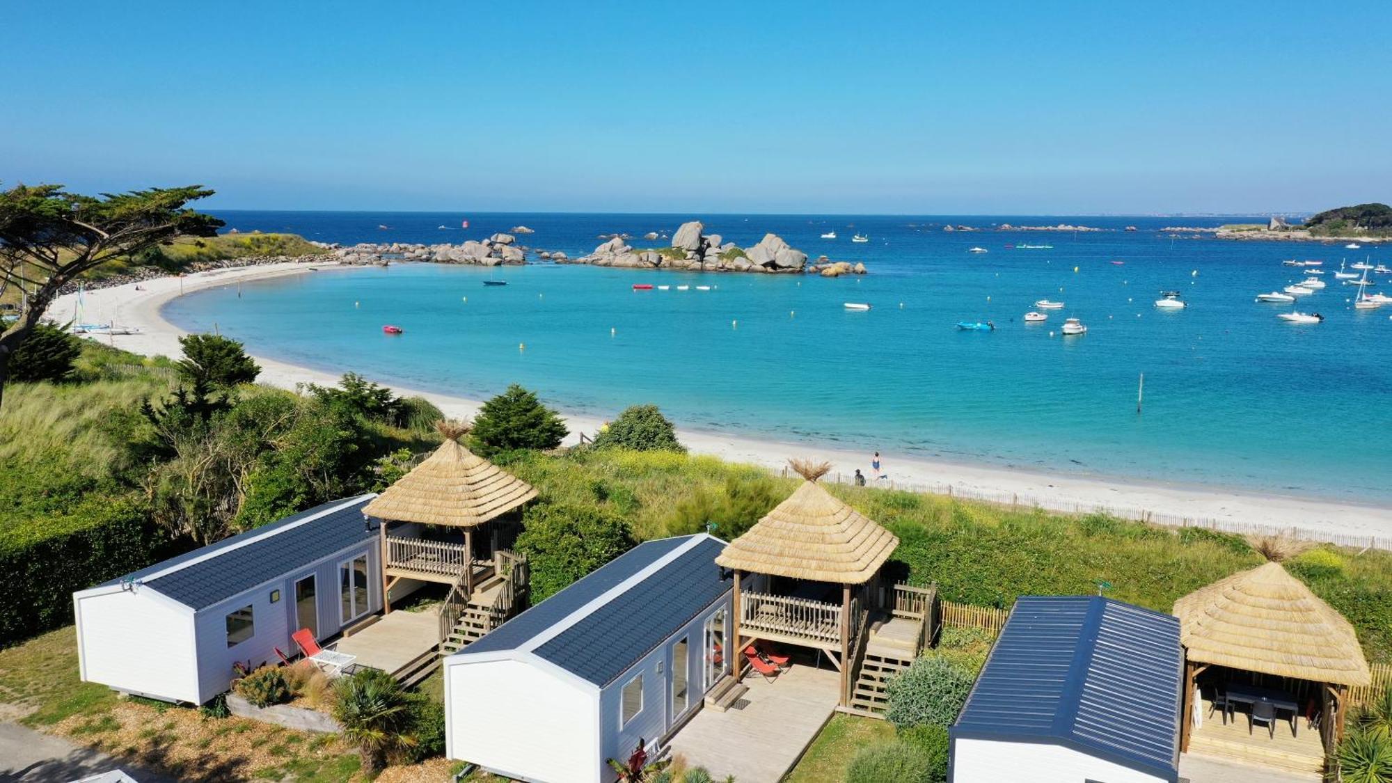 Camping De La Cote Des Legendes บรินโญก็อง-ปลาจ ภายนอก รูปภาพ